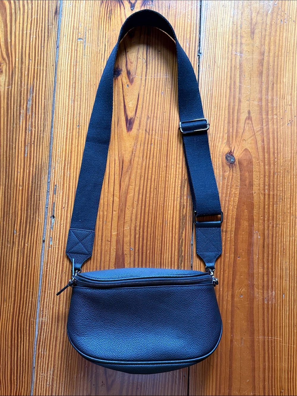 Andar Everyday Black Crossbody Bag with Wide Adjustable Strap with dust bag